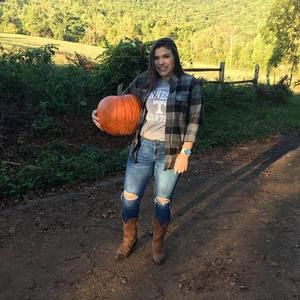 Meet your Posher, Kayla